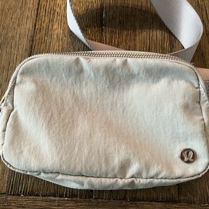 Lululemon everywhere belt bag